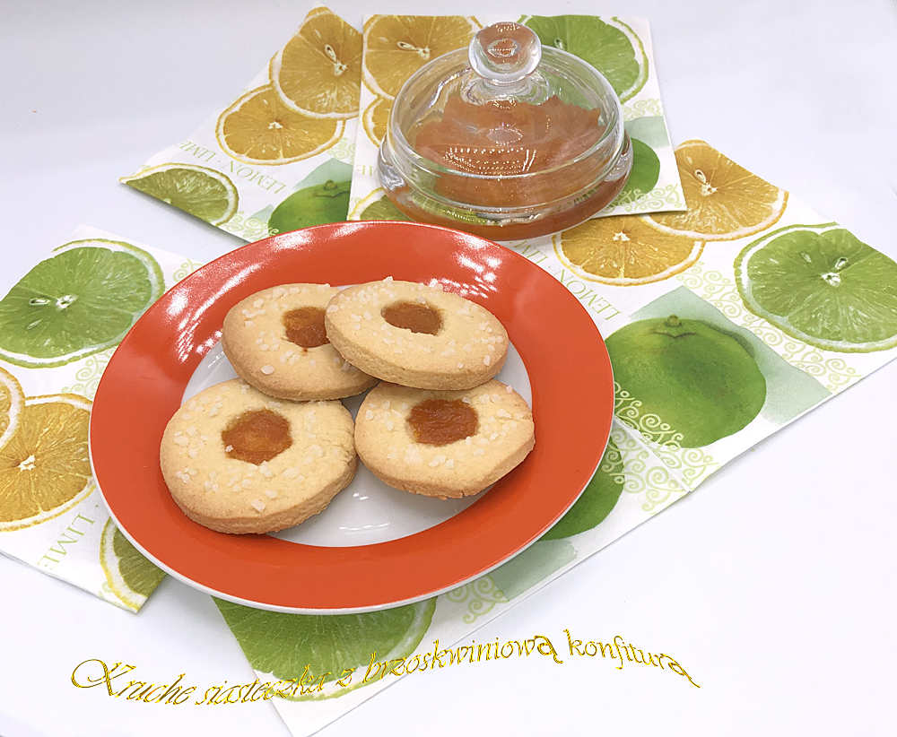 Kruche ciasteczka z brzoskwiniową konfiturą