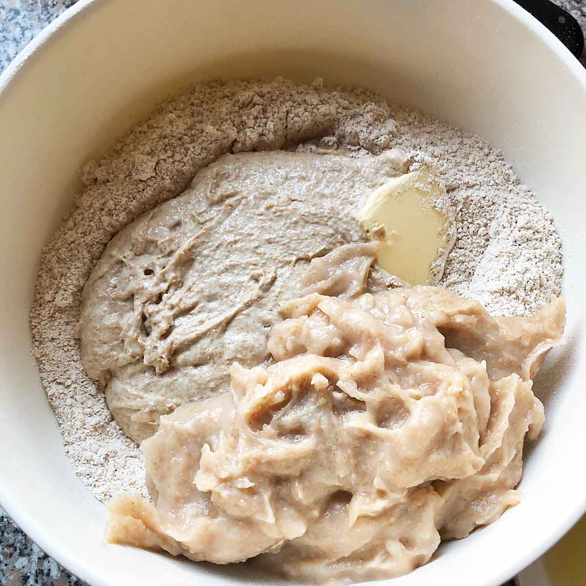 Ciasto na orkiszowy chleb z chrupiącą skórką