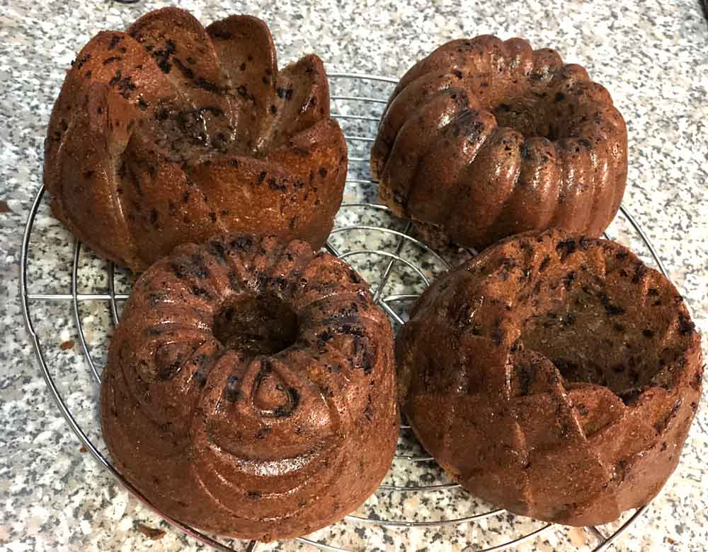 Gugelhupf w czterech małych formach upieczony