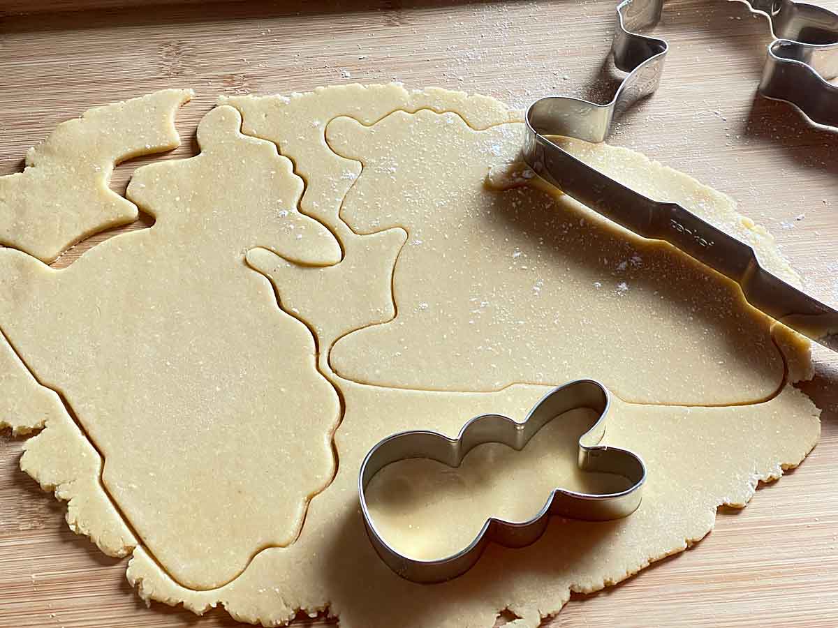 wycinamy ciastka o grubości 4 mm