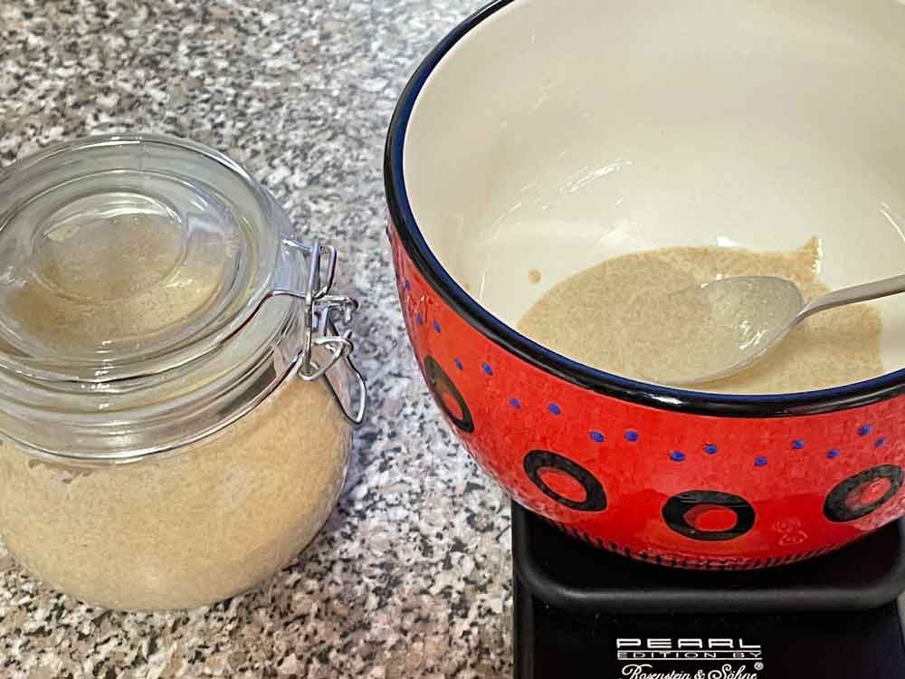 dodać 50 g swojego zaczynu pszennego