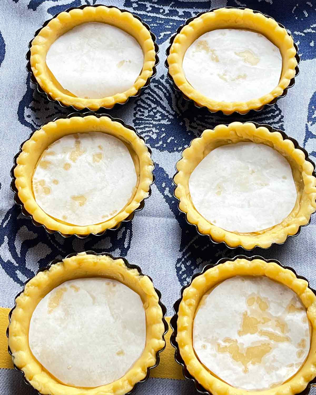 przygotowujemy papierki do "ślepego" pieczenia