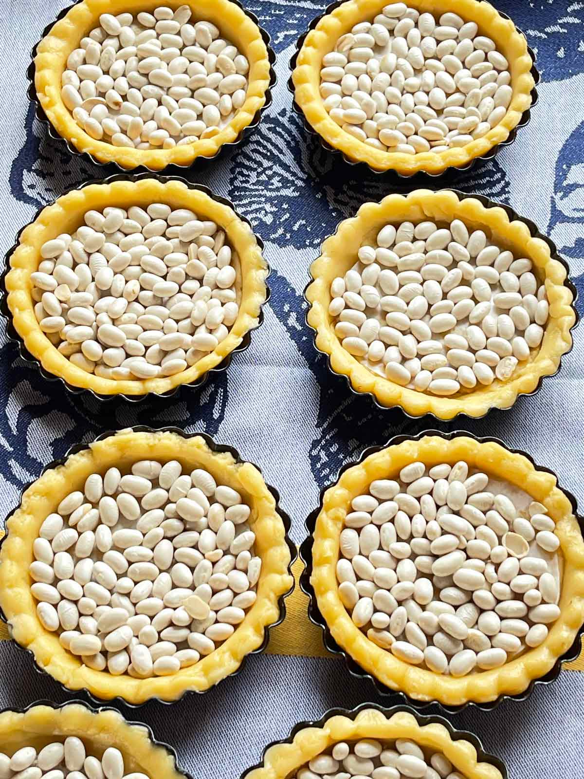 ślepe pieczenia spodów do torcików