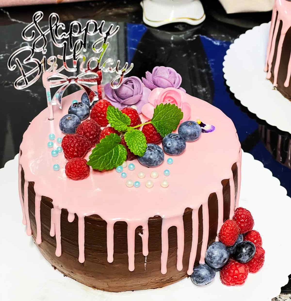 Tort czekoladowy z ganache i dripem