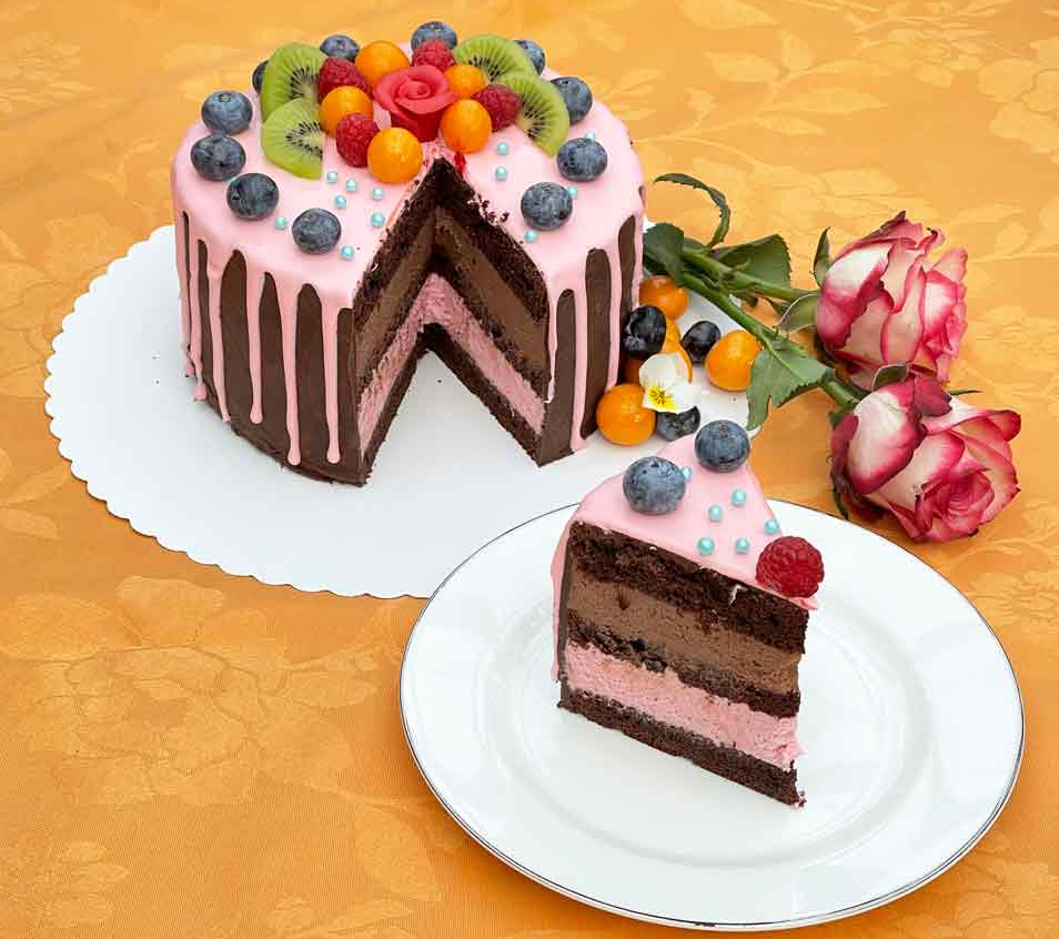 Tort czekoladowy z ganache i dripem