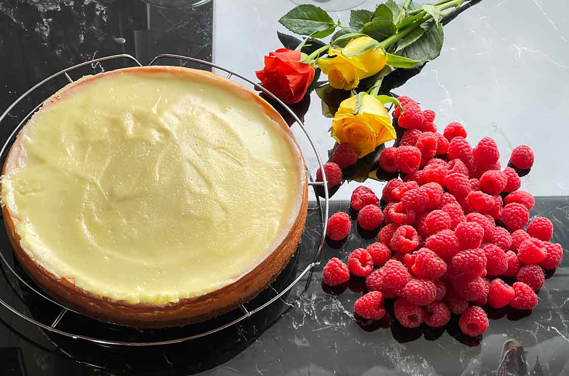 maliny układamy na serniku