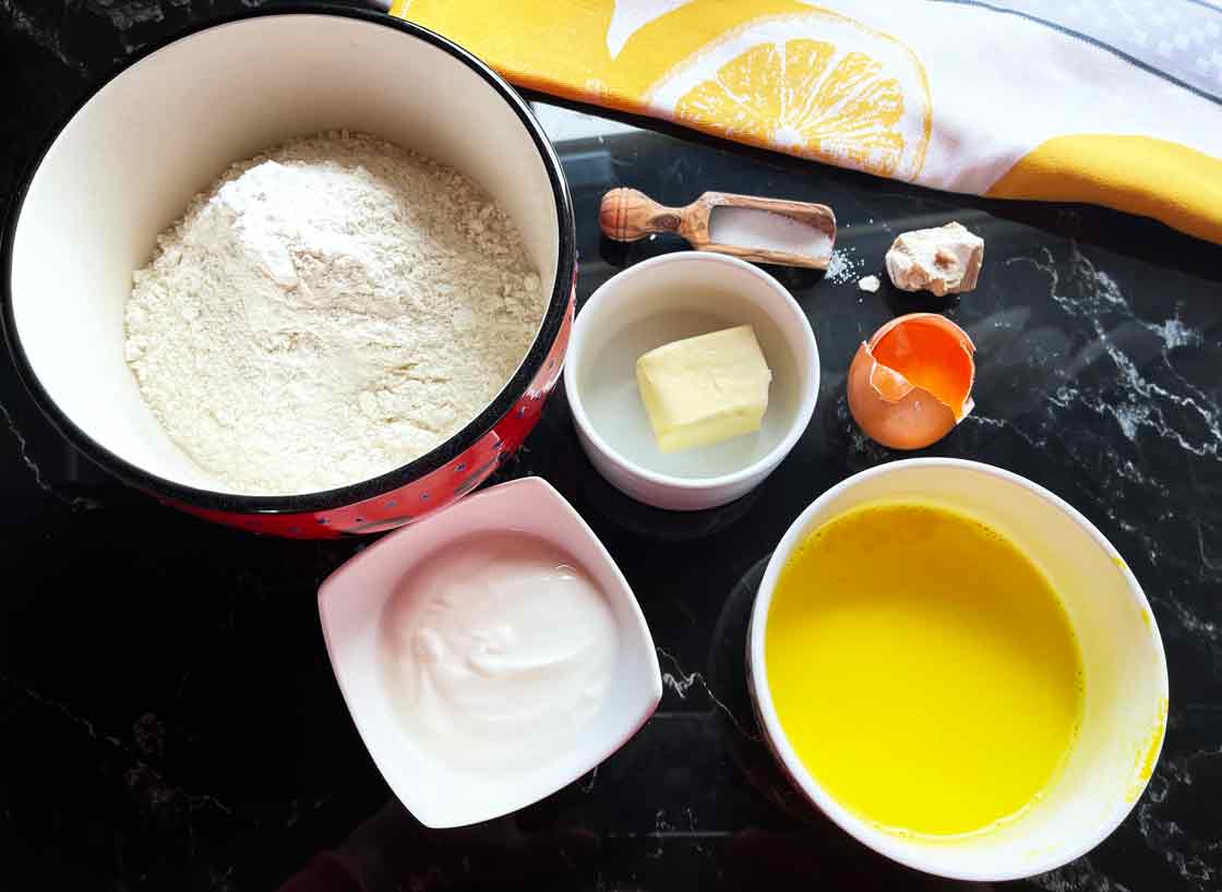 składniki na Lussekatter-szwedzkie-bułeczki