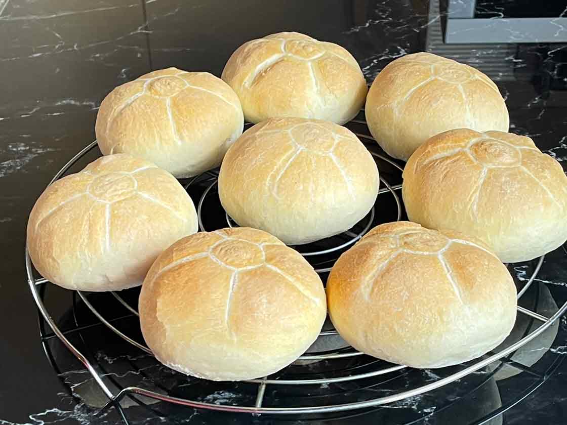 upieczone bułeczki wrocławskie