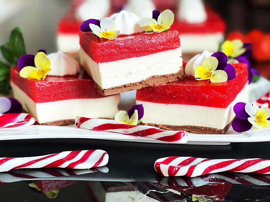 Sernik z truskawkami na zimno