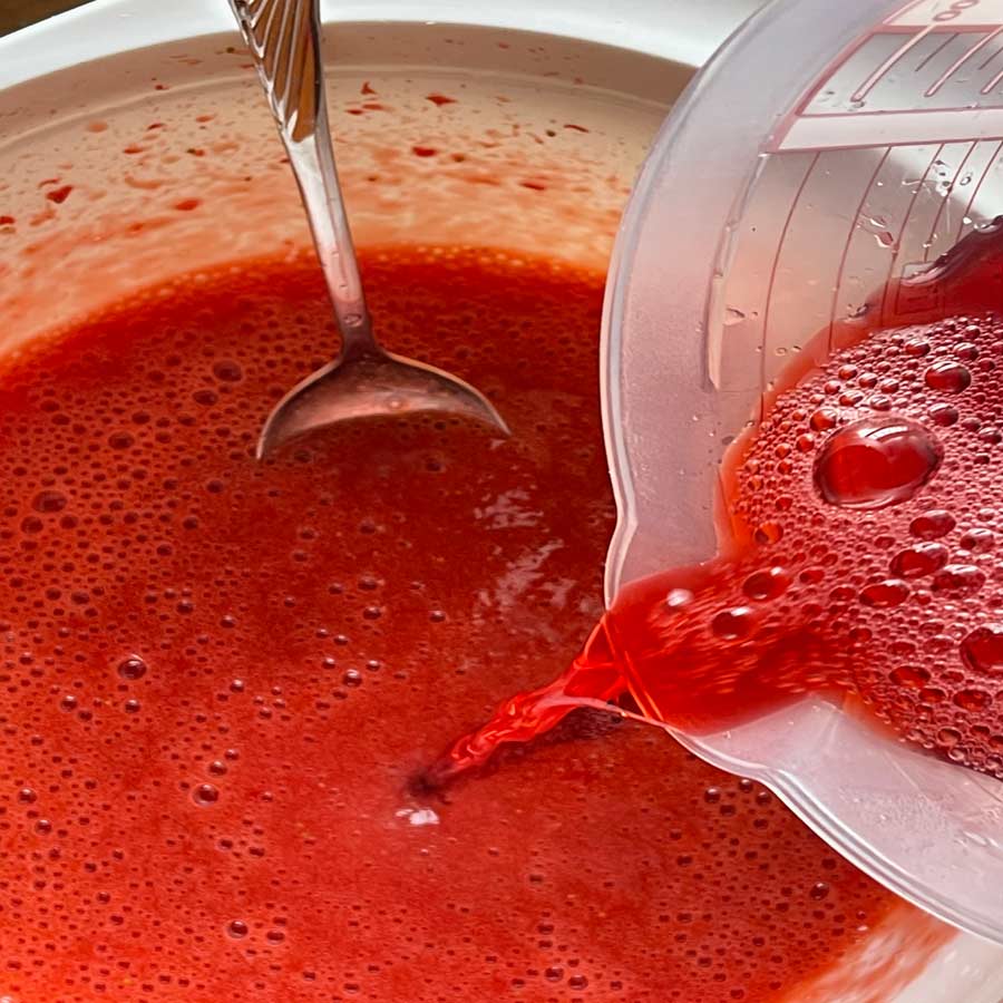 Sernik z truskawkami na zimno