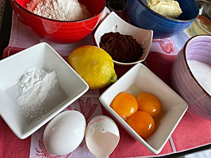 Tort czekoladowo-truskawkowe gruzy-składniki