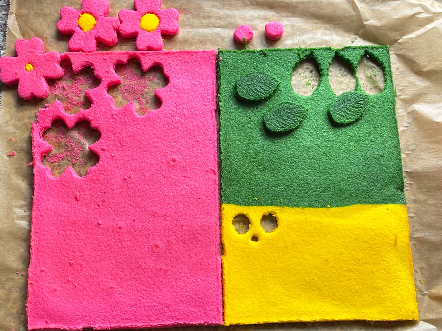 Biała rolada z truskawkami