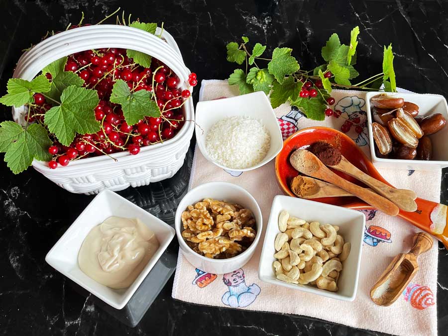 Porzeczkowy tort ze Skyrem