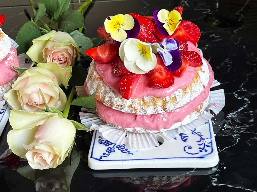 Torciki z pieczonymi truskawkami