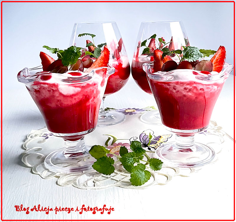 Deser jogurtowy -malinowy z truskawkami