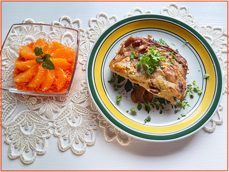 Kartoflak z surówką