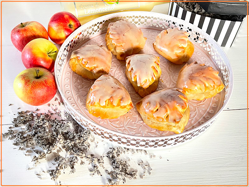 Bułeczki z jabłkiem i lawendą