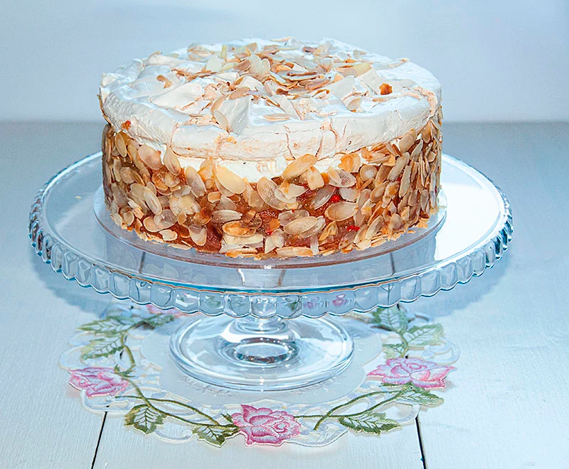 Tort - biały - jabłkowy - Goji 