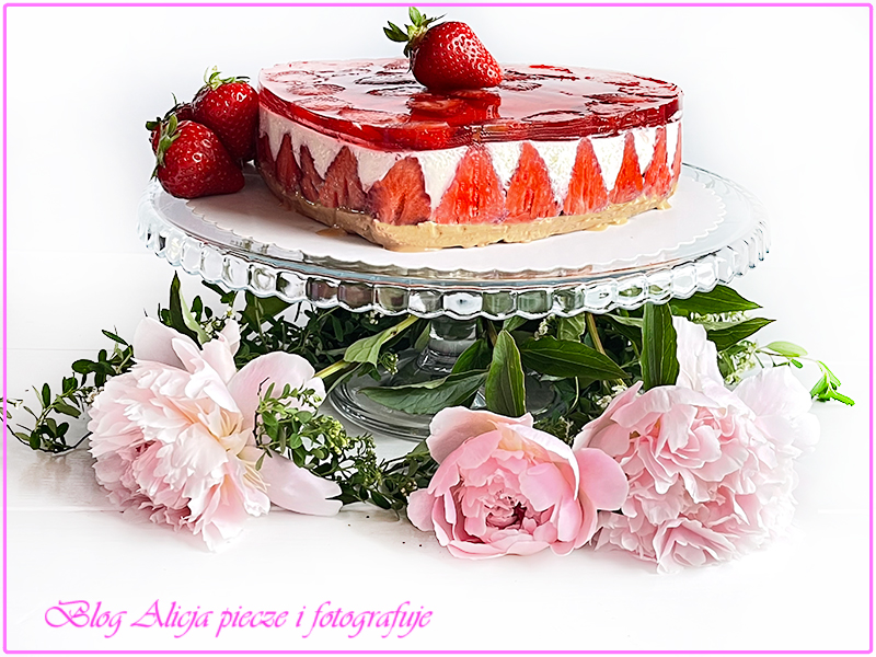 Torty truskawkowe ze śmietaną