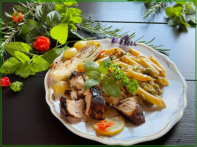 Polędwiczka w kawie z makaronem w sosie porowym