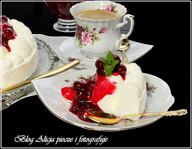 Bayerische-Creme-mit-Kirschen