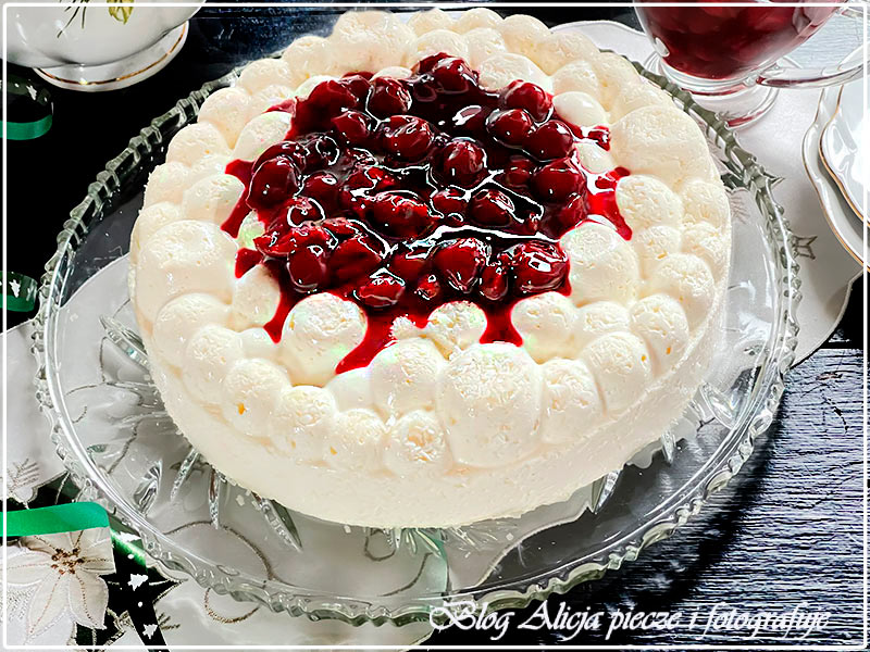 Bayerische Creme mit Kirschen