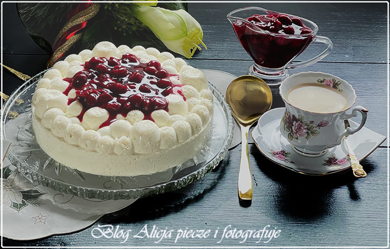 Bayerische Creme mit Kirschen