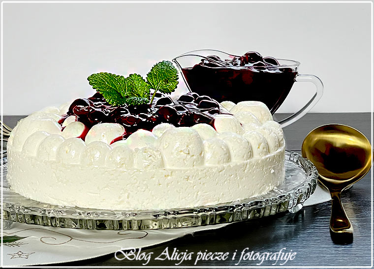 Bayerische Creme mit Kirschen