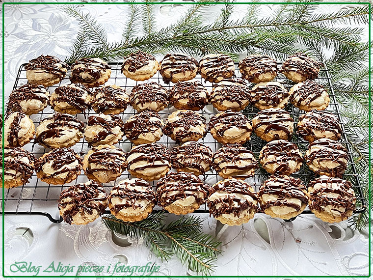 Orzechowe talary z makaronikami