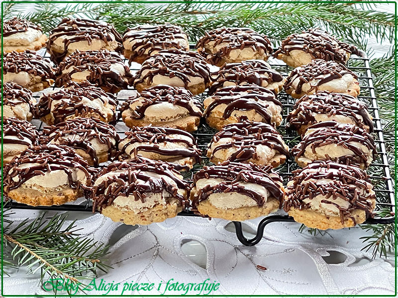 Orzechowe talary z makaronikami