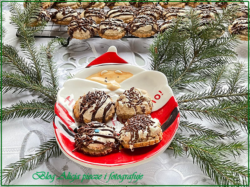 Orzechowe talary z makaronikami