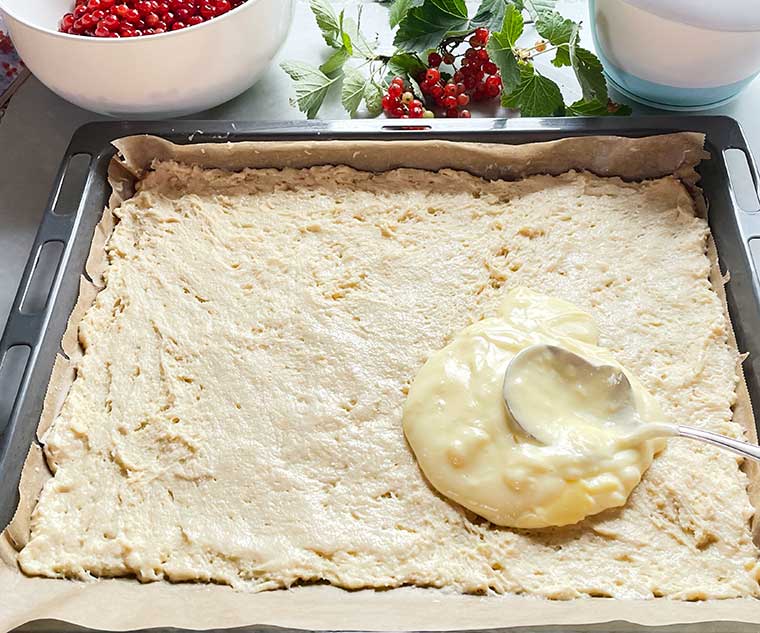 Porzeczkowe ciasto z budyniem