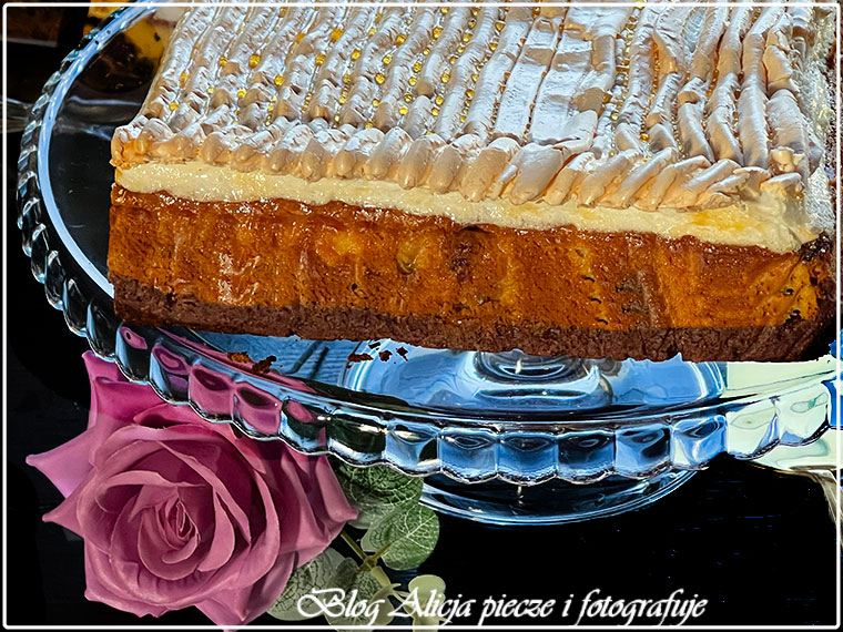 Sernik bakaliowy ze złotymi  kroplami