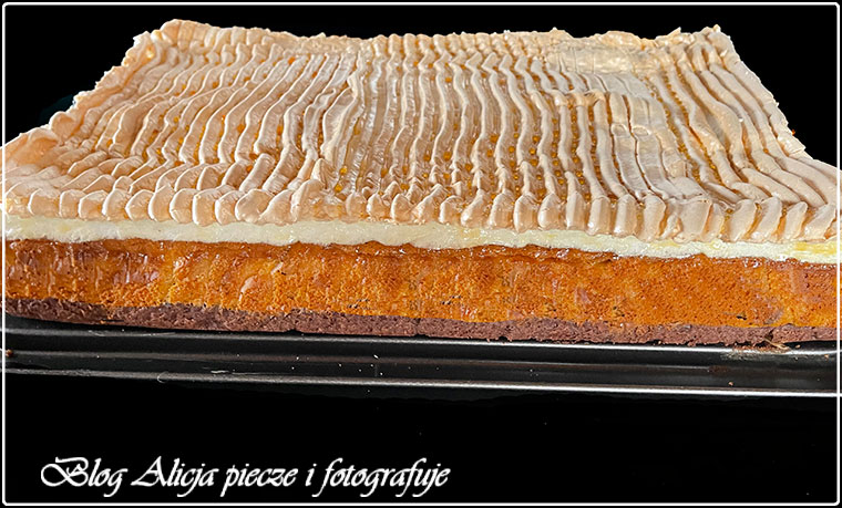 Sernik bakaliowy ze złotymi  kroplami