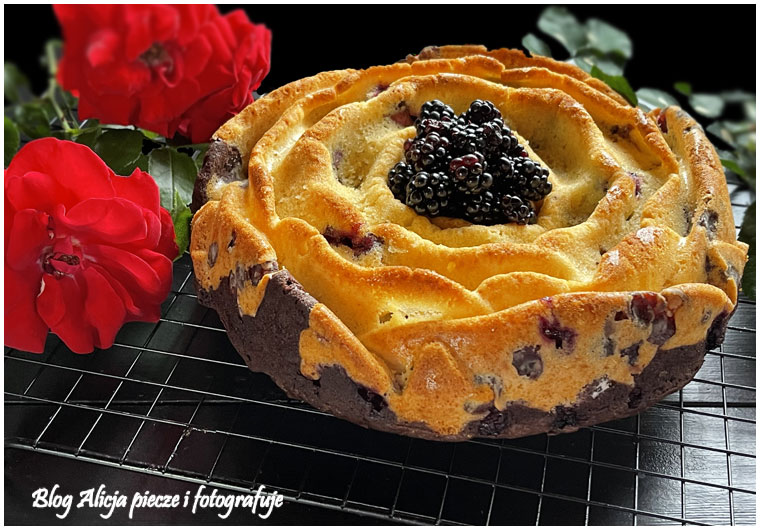 Babka czekoladowo -waniliowa z owocami