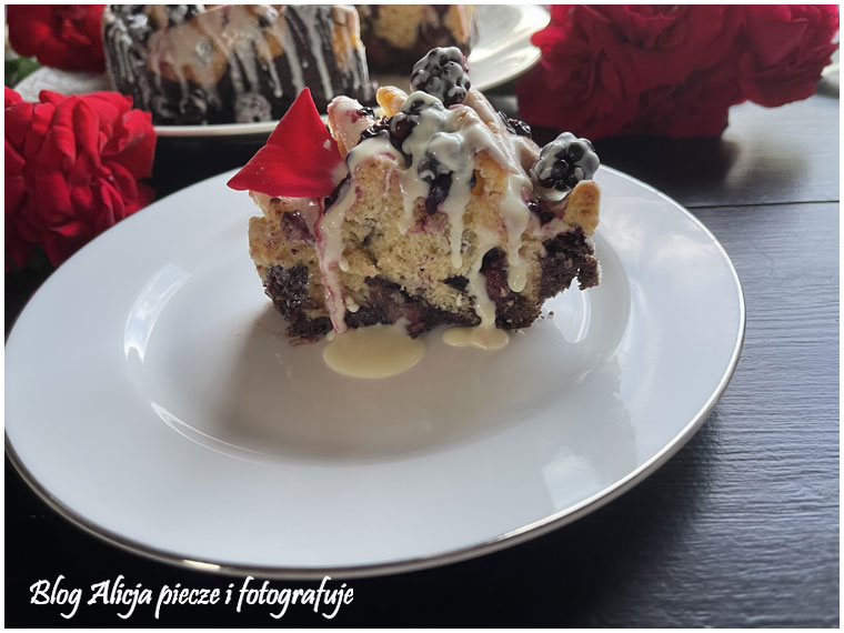 Babka czekoladowo -waniliowa z owocami