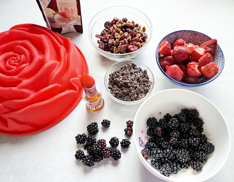 Babka czekoladowo -waniliowa z owocami