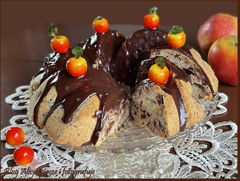 Babka straciatella- jabłkowa z 8 białek