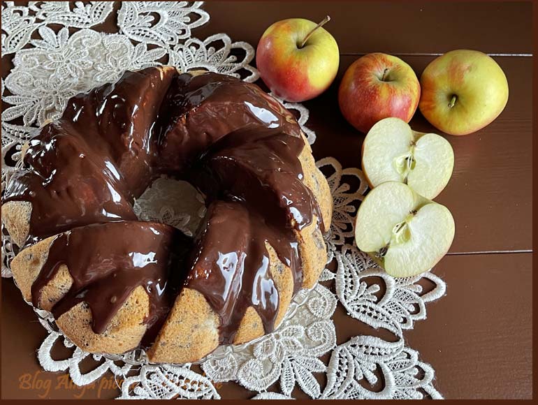 Babka straciatella- jabłkowa z 8 białek