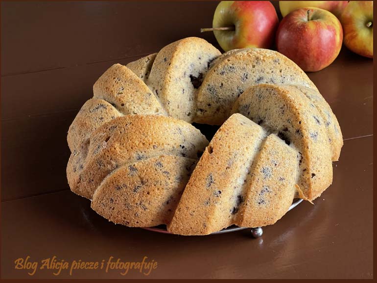 Babka straciatella- jabłkowa z 8 białek 