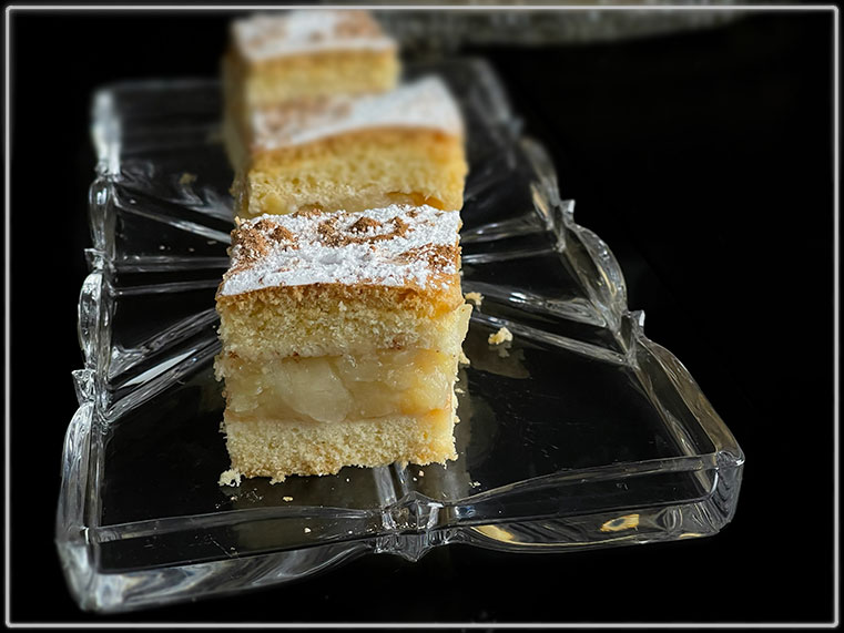 Biszkoptowy jabłecznik jak puch