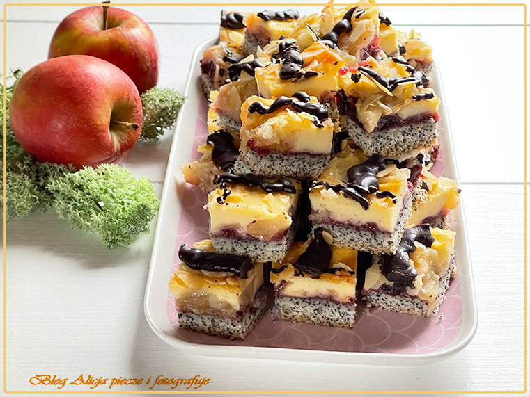 Makowa krajanka z jabłkami 