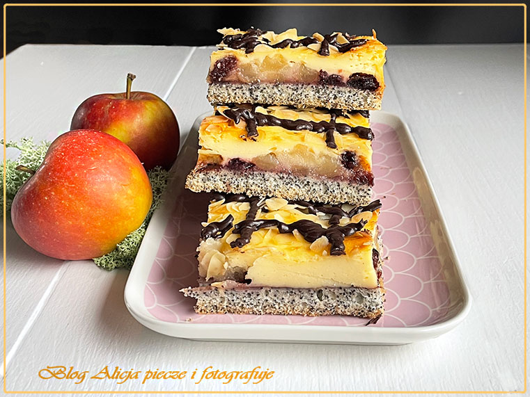 Makowa krajanka z jabłkami 