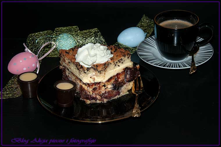 Sernik na cieście ze śliwkami