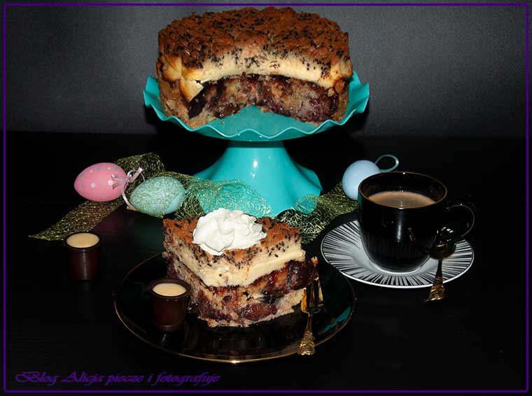 Sernik na cieście ze śliwkami