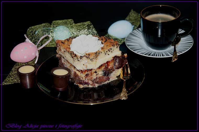 Sernik na cieście ze śliwkami