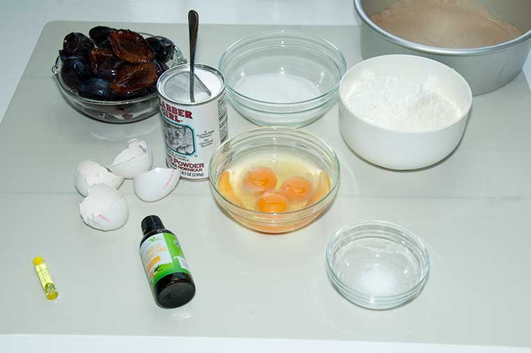 Sernik na cieście ze śliwkami