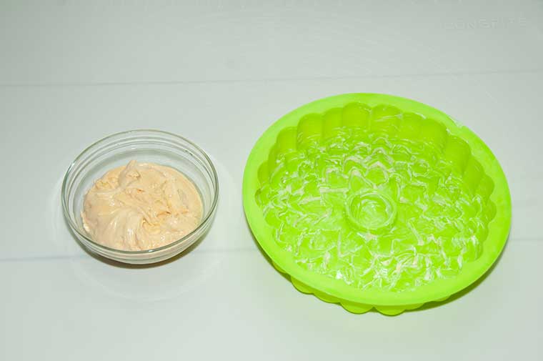 Sernik na cieście ze śliwkami