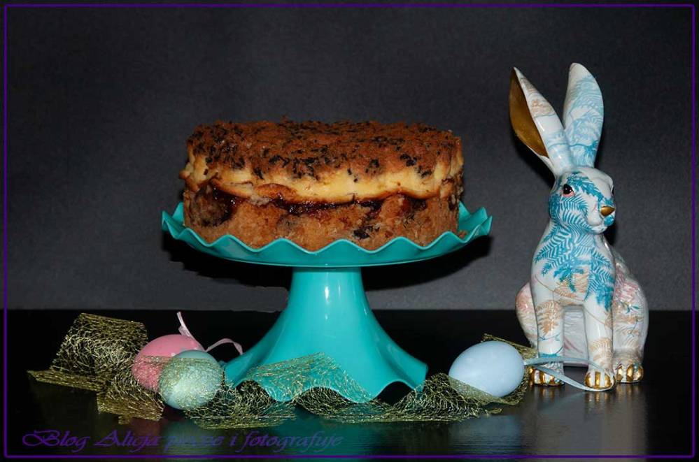 Sernik na cieście ze śliwkami