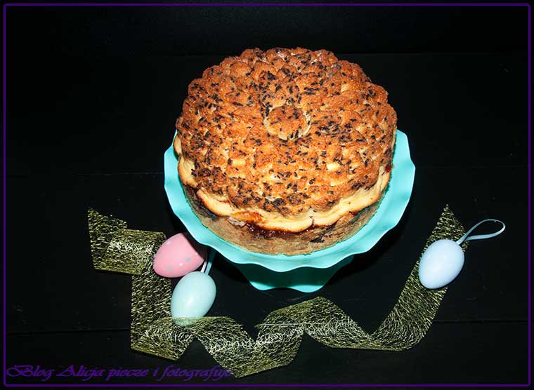 Sernik na ciescie ze śliwkami